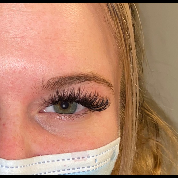 Individual Eyelashes Extensions - Picture 4 of 12